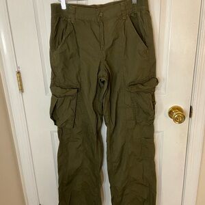 H&M Women’s Olive Green Cargo Pant